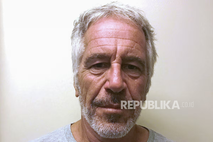 Pemodal AS Jeffrey Epstein tampak dalam foto yang diambil untuk daftar pelaku kejahatan seksual di Divisi Layanan Peradilan Pidana Negara Bagian New York pada 28 Maret 2017. 