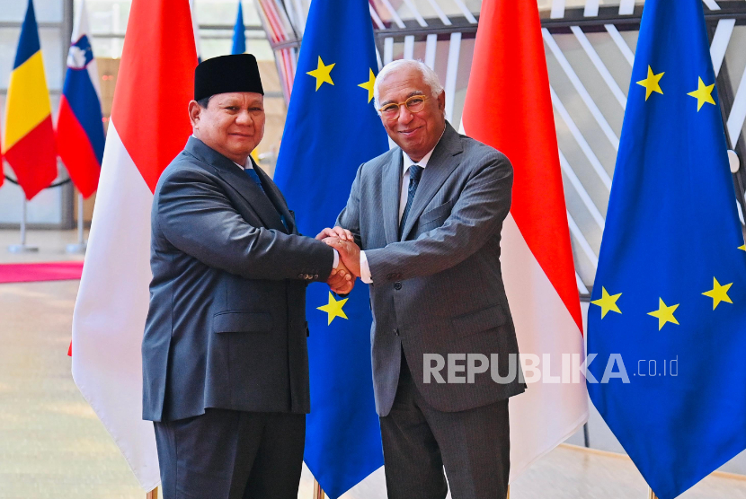  Presiden RI Prabowo Subianto bersama Presiden Dewan Eropa Antonio Costa di Markas Uni Eropa, Brussel, Belgia, Ahad (13/7/2025).