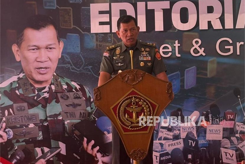 Kepala Pusat Penerangan (Kapuspen) TNI Mayjen Kristomei Sianturi di Subden Mabes TNI, Jalan Medan Merdeka Barat, Jakarta Pusat, Selasa (15/7/2025). Kristomei dipromosikan menjadi Pangdam XXI/Radin Inten.