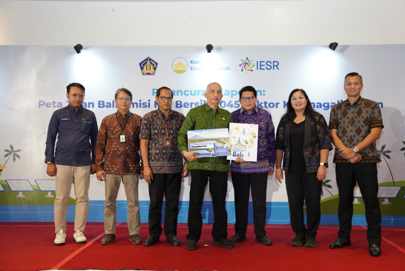 Peluncuran “Peta Jalan Bali Emisi Nol Bersih 2045 Sektor Ketenagalistrikan” yang digelar di Sanur, Selasa (15/7/2025). 
