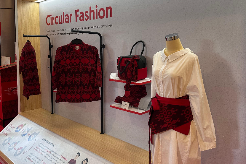 PT Bank OCBC NISP Tbk mendorong praktik ekonomi sirkular melalui inisiatif circular fashion yang memberdayakan UMKM dan komunitas kreatif. 