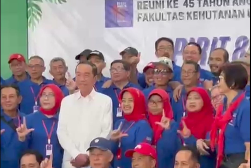 Presiden ke-7 RI Joko Widodo (Jokowi) menghadiri reuni Fakultas Kehutanan Universitas Gadjah Mada (UGM), Sabtu (26/7/2025). 