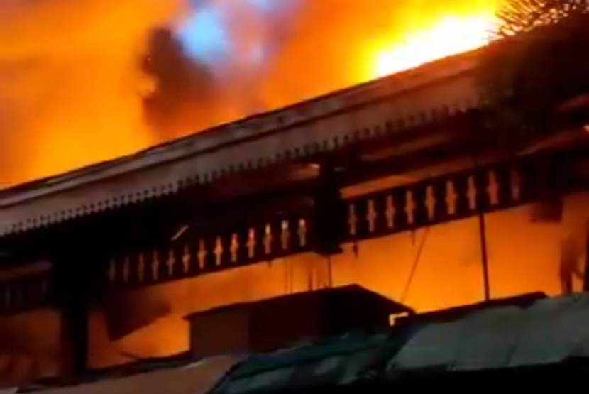 Tangkapan layar kebakaran di Pasar Taman Puring, jakarta Selatan, Senin (28/7/2025).
