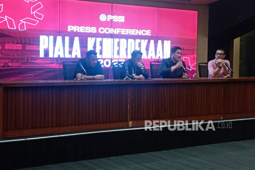 Ketua Umum PSSI Erick Thohir memberikan keterangan dalam konferensi pers Piala Kemerdekaan 2025 di Jakarta, Kamis (31/7/2025). Turnamen ini menjadi ajang uji coba timnas Indonesia U-17 yang akan bertanding di Piala Dunia U-17 2025 di Qatar.