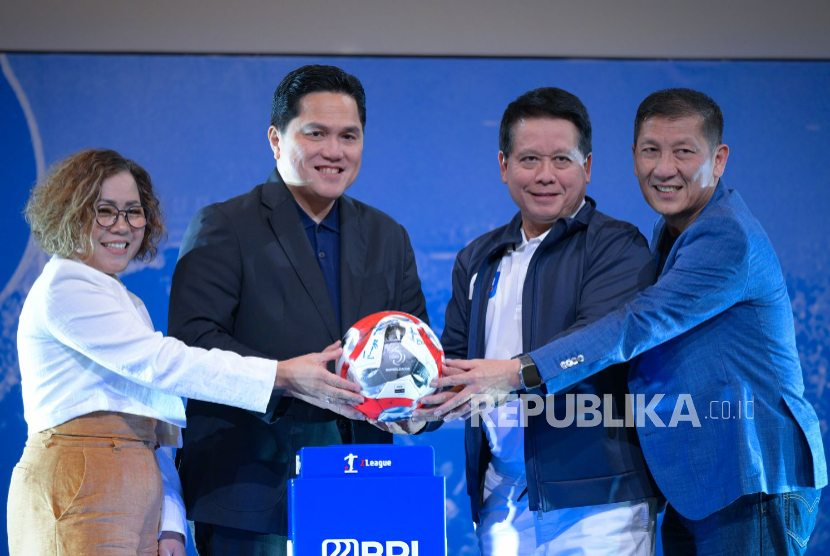 Dari kiri: Direktur SCM Harsiwi Achmad, Ketua Umum PSSI Erick Thohir, Direktur Utama BRI Hery Gunardi, dan Direktur Utama I.League Ferry Paulus.
