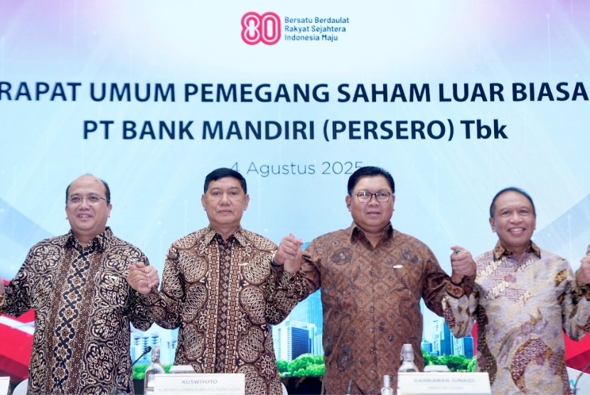 RUPSLB Bank Mandiri menetapkan Riduan sebagai direktur utama menggantikan Darmawan Junaidi, Jakarta, Senin (4/8/2025).