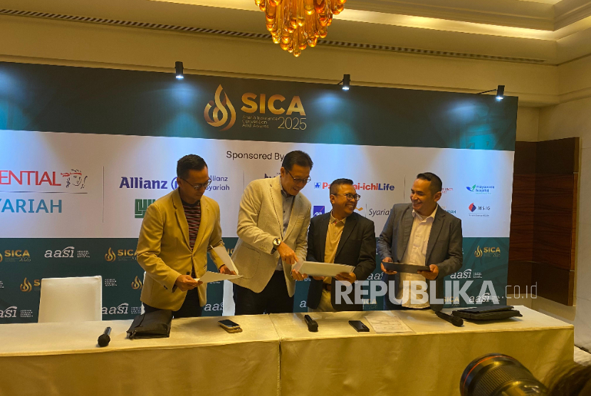Konferensi Pers Sharia Insurance Convention and Award (SICA) 2025 yang digelar Asosiasi Asuransi Syariah Indonesia (AASI) di Hotel Raffles, Jakarta, Kamis (7/8/2025).