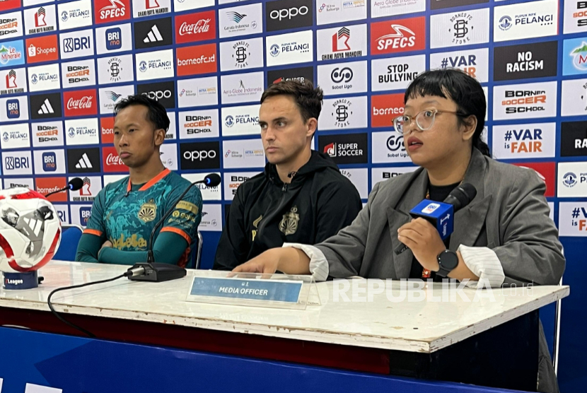 Pelatih Bhayangkara Presisi Lampung FC Paul Munster dalam konferensi pers usai timnya dikalahkan Borneo FC 0-1 pada laga perdana BRI Super League 2025/2026 di Stadion Segiri, Samarinda, Jumat (8/8/2025).