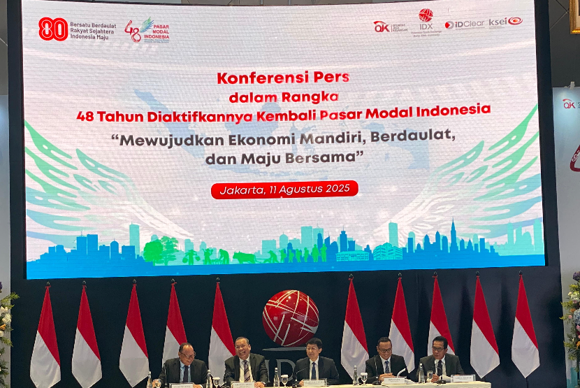 Konferensi Pers HUT ke-48 Pasar Modal Indonesia di Gedung Bursa Efek Indonesia (BEI), Jakarta, Senin (11/8/2025). 