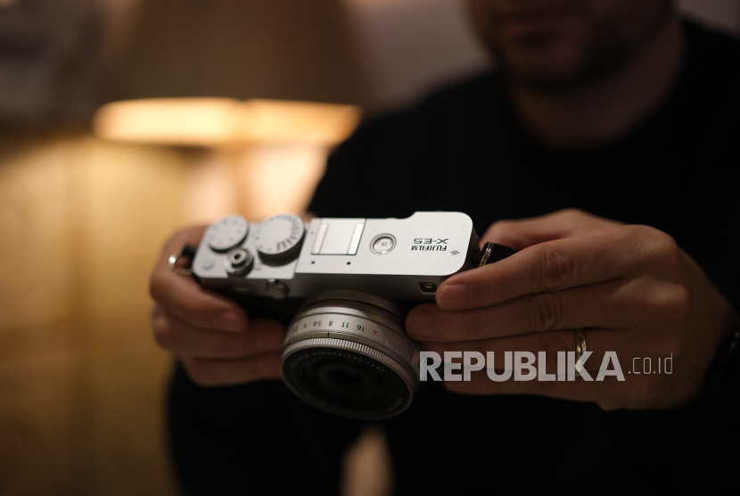 Fujifilm resmi meluncurkan dua produk terbaru di lini X Series: kamera mirrorless digital Fujifilm X-E5 dan lensa Fujinon XF23mmF2.8 R WR.