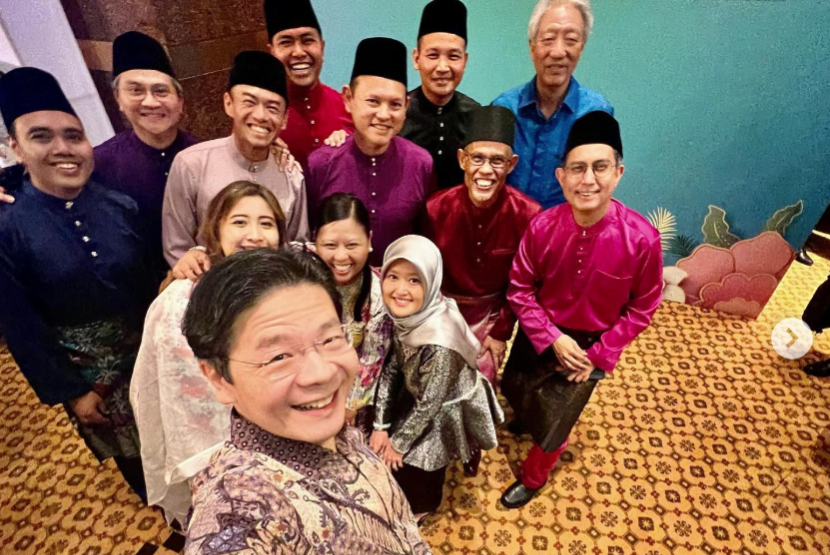 Perdana Menteri Singapura Lawrence Wong berswafoto bersama komunitas Muslim Singapura pada Idul Fitri 2024.