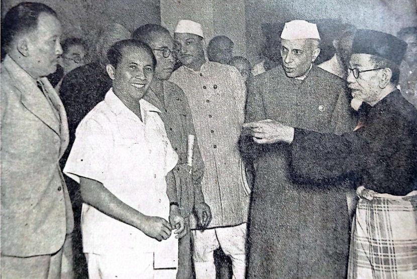 Pertemuan Asia Inter Conference pada 23 Maret 1947 di India. Tampak Sutan Sjahrir, Haji Agus Salim dan tuan rumah Pandit Jawaharlal Nehru. 