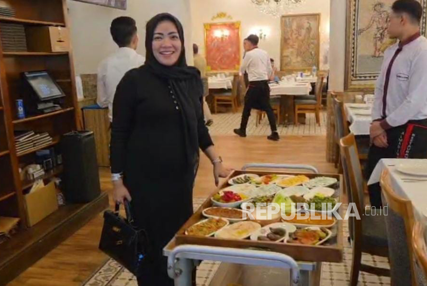 Ketua Umum Gerakan Dapur Indonesia (Ketum Garuda Indonesia) Nofalia melihat langsung dapur-dapur bergizi di Istanbul dan Ankara, Turki untuk diterapkan di Indonesia.