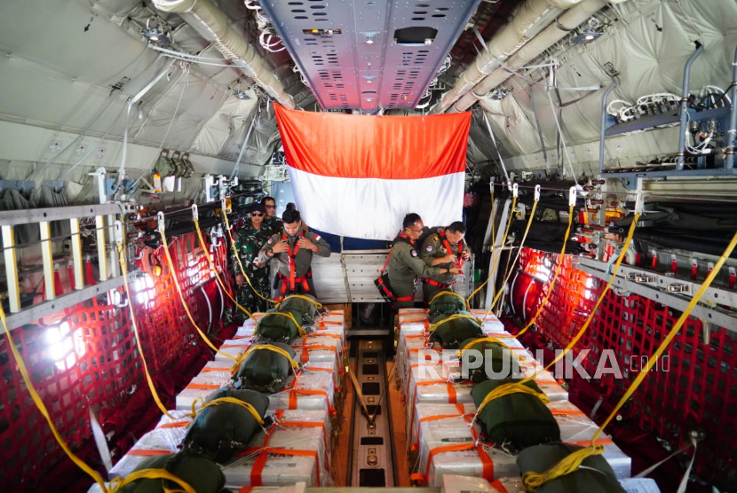 Satgas Garuda Merah Putih II terus menyalurkan bantuan ke rakyat Gaza, Palestina dari pesawat C-130J Super Hercules.
