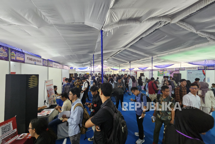 Suasana bursa kerja yang digelar Dinas Ketenagakerjaan dan Transmigrasi (Disnakertrans) Provinsi Jawa Tengah (Jateng) pada 21-22 Agustus 2025.