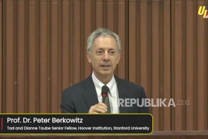 Prof Peter Berkowitz menjadi pembicara da?am Pengenalan Sisten Akademik Universitas (PSAU) di Kampus UI Depok, Jawa Barat, Sabtu (23/8/2025).