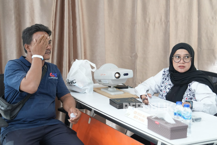 PT Pelindo Solusi Logistik (SPSL), subholding Pelindo di bidang logistik, mengadakan pemeriksaan kesehatan gratis bagi 250 tenaga kerja bongkar muat (TKBM) di Pelabuhan Tanjung Priok, Jakarta, dan Pelabuhan Tanjung Perak, Surabaya. 