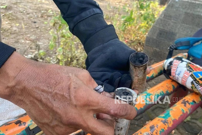 Pemulung Kumpulkan Selongsong Gas Air Mata Brimob, Laku Dijual Rp 12 Ribu