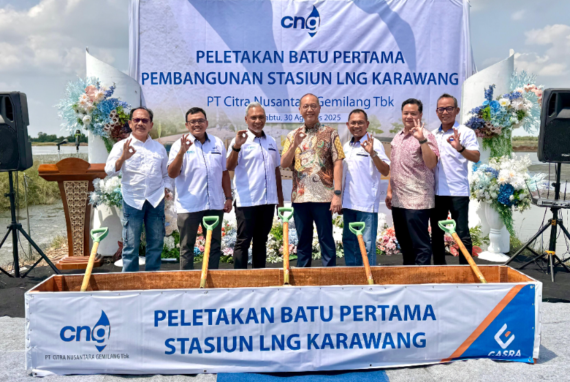 PT Citra Nusantara Gemilang Tbk (CGAS), emiten energi nasional terintegrasi, meresmikan peletakan batu pertama (groundbreaking) proyek Liquefied Natural Gas (LNG) Station di Tanjung Pakis, Karawang, Jawa Barat pada Sabtu (30/8/2025).