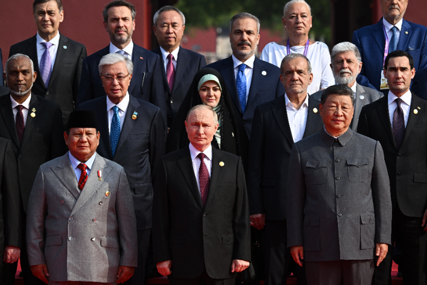 Presiden Indonesia Prabowo Subianto, Presiden Rusia Vladimir Putin dan Presiden China Xi Jinping berfoto bersama di depan Gerbang Tiananmen di Beijing, China, Rabu, 3 September 2025. 