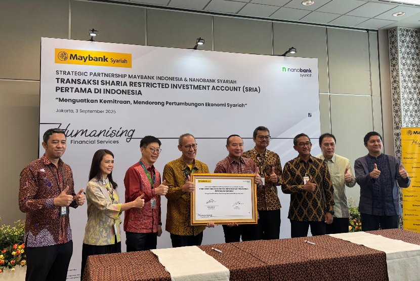 PT Bank Maybank Indonesia Tbk (Maybank Indonesia) dan PT Bank Nano Syariah (Nanobank Syariah) merealisasikan transaksi Sharia Restricted Investment Account (SRIA) pertama di Indonesia. Kesepakatan ini ditandai dengan penandatanganan fasilitas akad Mudharabah Muqayyadah di kantor pusat Maybank Indonesia, Rabu (3/9/2025).  