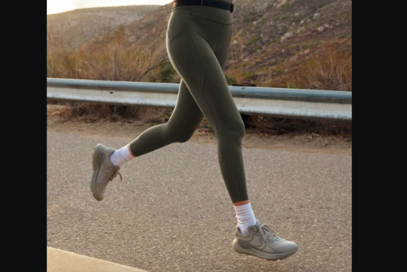 Saham Lululemon Athletica anjlok hingga 19 persen pada perdagangan pra-bursa Jumat (5/9/2025) setelah peritel pakaian olahraga asal Kanada itu mengisyaratkan prospek musim liburan yang lesu akibat permintaan yang melemah dan biaya tarif yang tinggi.