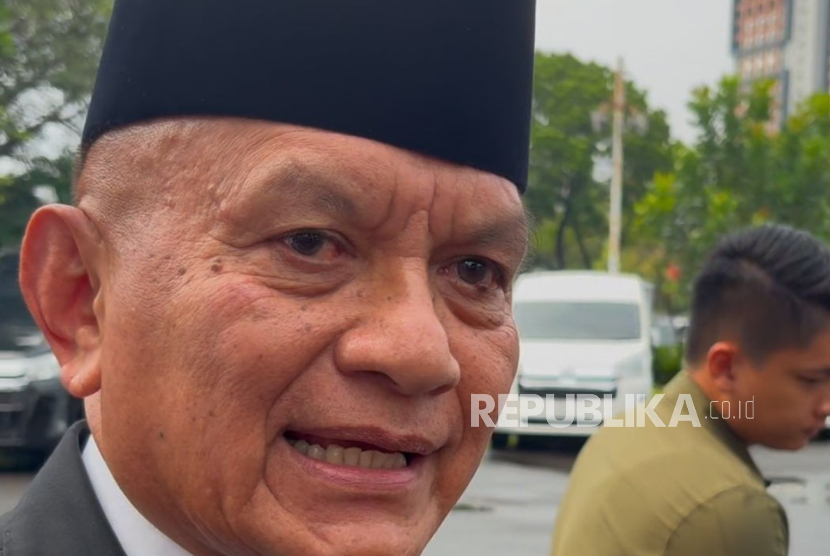 Wakil Menteri Koordinator Politik dan Keamanan (Wamenko Polkam) Letjen (Purn) Lodewijk Freidrich Paulus telah tiba di Istana Kepresidenan Jakarta, Rabu (17/9/2025).