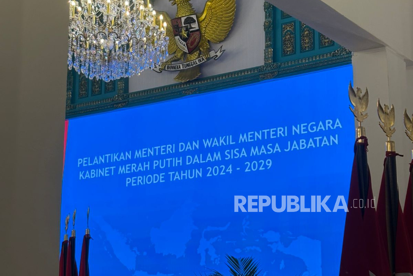 Presiden Prabowo Subianto memimpin prosesi pelantikan menteri dan kepala badan di Istana Negara, Jakarta Pusat, Rabu (17/9/2025).