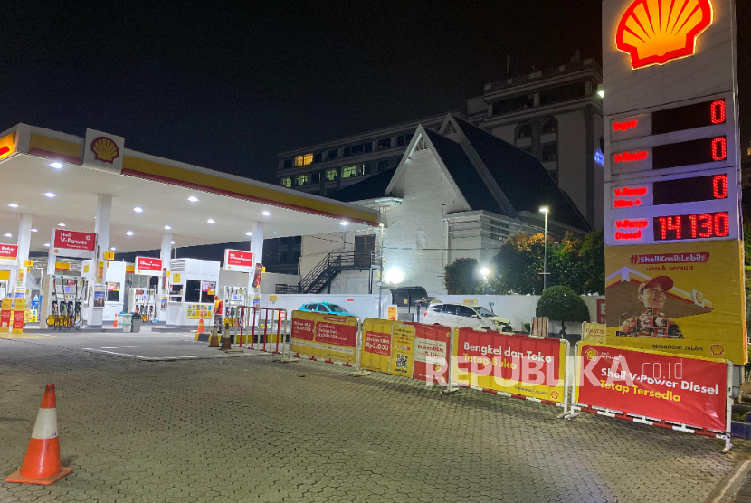Kondisi stok bensin kosong di SPBU Shell, Jalan Menteng Raya, Jakarta Pusat, Kamis (18/9/2025) malam. 