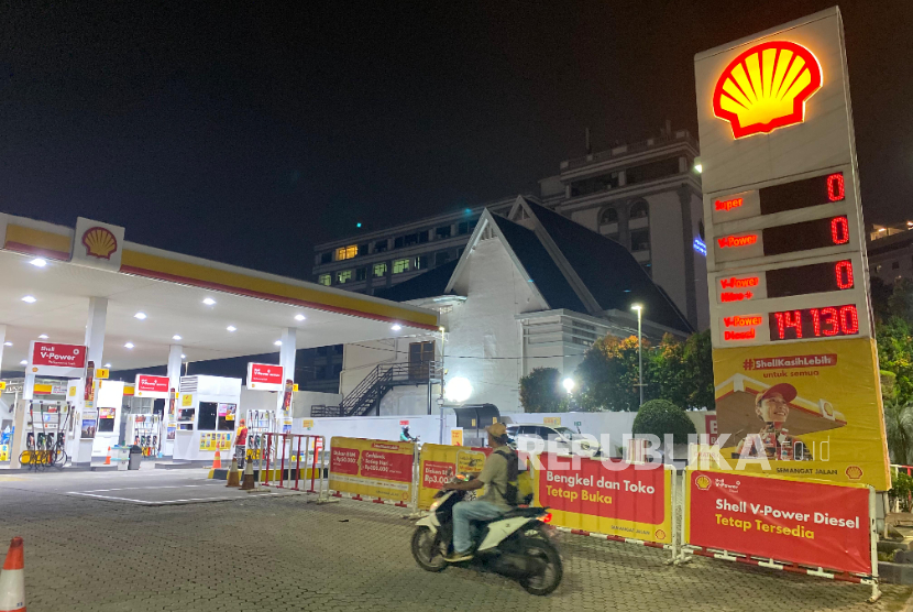 Kondisi stok bensin kosong di SPBU Shell, Jalan Menteng Raya, Jakarta Pusat, Kamis (18/9/2025) malam. 