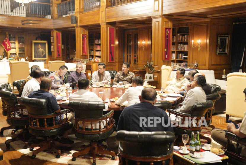 Prabowo Rapat di Hambalang Bahas Masalah Ubi Kayu dan Singkong Hingga Giant Sea Wall