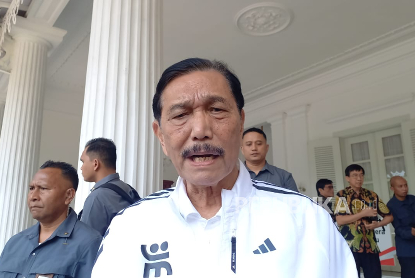  Ketua Dewan Ekonomi Nasional (DEN) Luhut Binsar Pandjaitan di Balai Kota DKI, Jakarta Pusat, Rabu (24/9/2025).