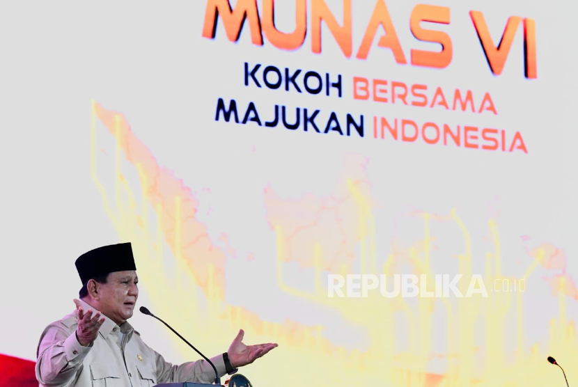 Presiden Prabowo Subianto saat berpidato di Munas Ke-6 Partai Keadilan Sejahtera (PKS) di The Sultan Hotel & Residence, Jakarta, Senin (29/9/2025).