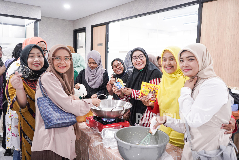 YIS menggandeng Kadin DKI Jakarta, serta Gemawira, menyasar kaum ibu yang ingin memulai usaha rumahan berbasis kuliner. 