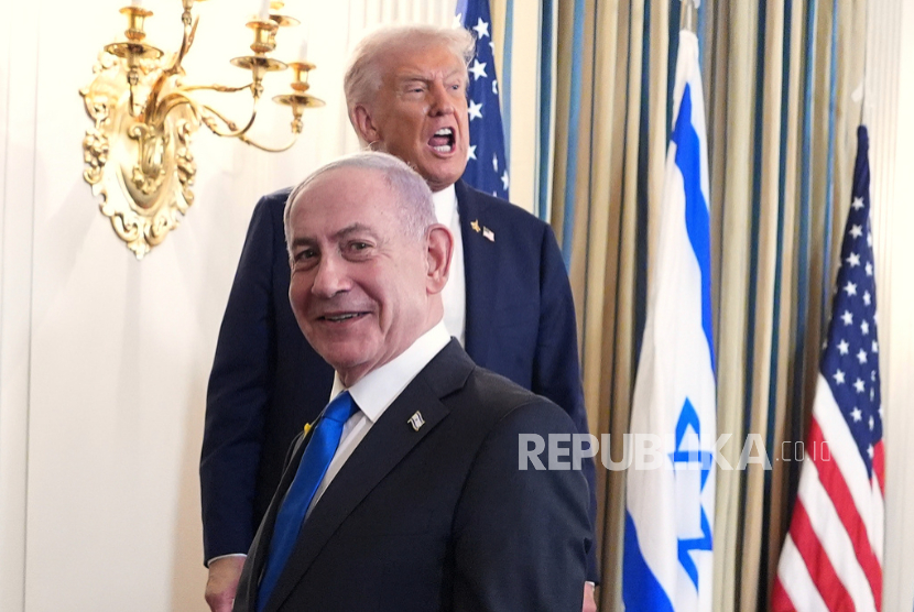 Presiden Donald Trump berbicara setelah konferensi pers dengan Perdana Menteri Israel Benjamin Netanyahu, di  Gedung Putih, Senin, 29 September 2025, di Washington. 
