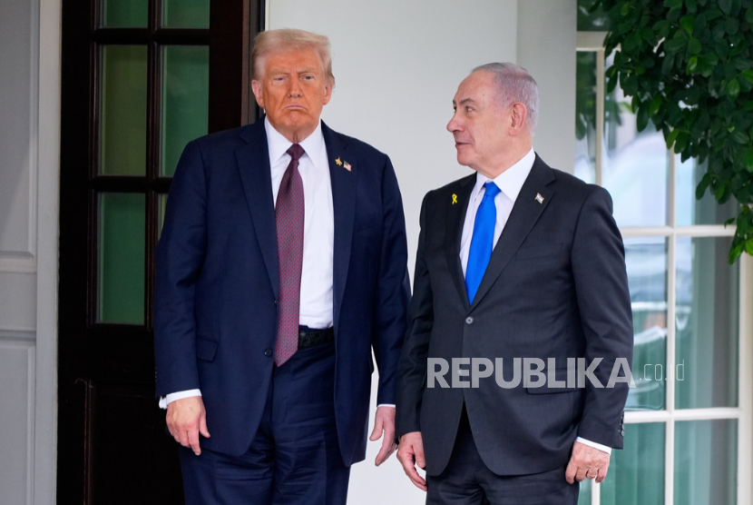 Presiden Donald Trump berbicara setelah konferensi pers dengan Perdana Menteri Israel Benjamin Netanyahu, di  Gedung Putih, Senin, 29 September 2025, di Washington. 