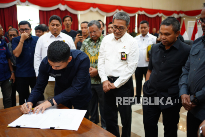 Pemerintah Provinsi (Pemprov) Riau membentuk Satuan Tugas Kelancaran Operasional Satuan Kerja Khusus Hulu Minyak dan Gas Bumi (SKK Migas) dan Kontraktor Kontrak Kerja Sama (K3S).