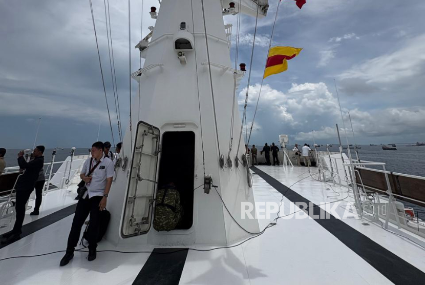 Geladak KRI dr Radjiman Wedyodiningrat-992.