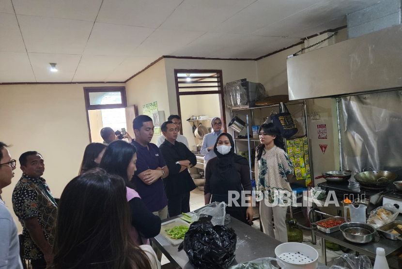 YIPB dan Grab-OVO awasi program MBG swasta di sekolah khusus Banten.