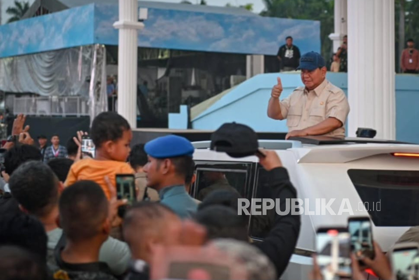 Presiden RI Jenderal (Purn) Prabowo Subianto meninjau kawasan Monas, Jakarta Pusat, Jumat (3/10/2025) sore WIB.