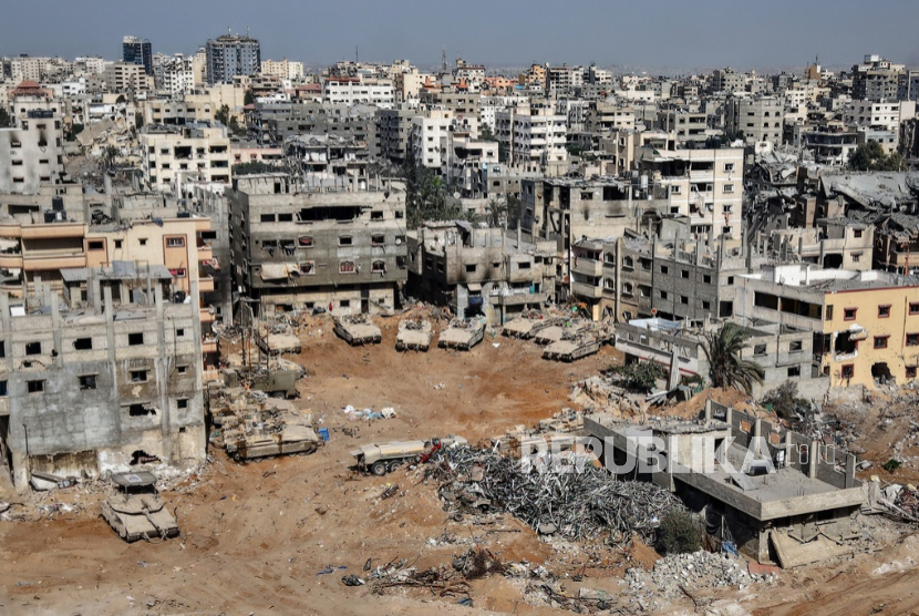Pasukan Israel beroperasi di dalam Jalur Gaza, Ahad, 5 Oktober 2025.