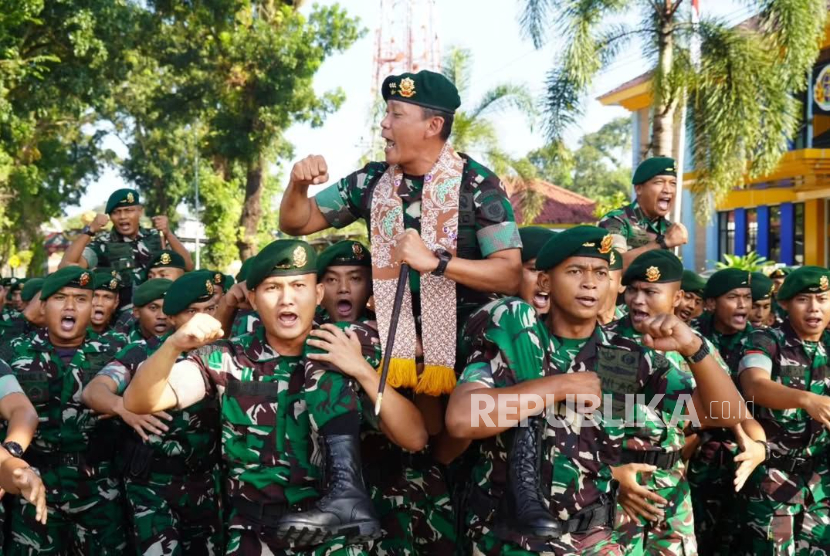 Panglima Komando Cadangan Strategis TNI Angkatan Darat (Pangkostrad) Letjen Mohammad Fadjar.
