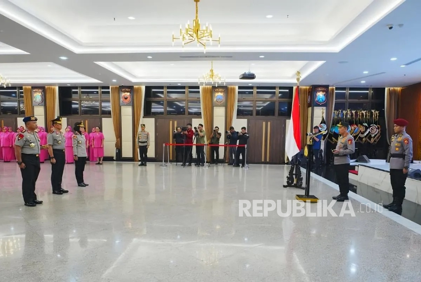 Upacara kenaikan pangkat pati Polri di Rupattama Mabes Polri, Jakarta Selatan, Senin (6/10/2025). 
