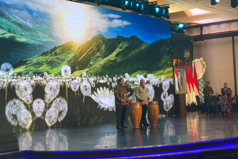 Pembukaan Indonesia Sharia Economic Festival (ISEF) 2025 di JIExpo Kemayoran, Jakarta, Rabu (8/10/2025). 