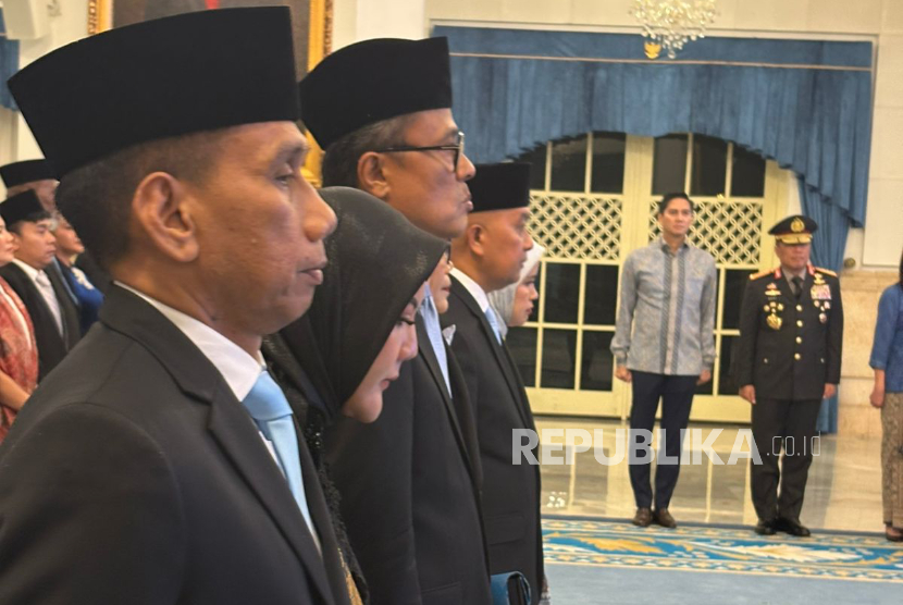 Pelatinkan Komjen (Purn) Akhmad Wiyagus sebagai wakil menteri dalam negeri (wamendagri) III oleh Presiden RI Jenderal (Purn) Prabowo Subianto di Istana Negara, Jakarta Pusat, Rabu (8/10/2025).