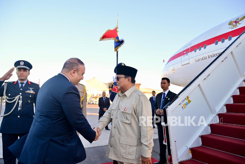 Presiden RI Jenderal (Purn) Prabowo Subianto Tiba di Bandara Internasional Sharm El-Sheikh, Mesir, Senin (13/10/2025) sekitar pukul 07.00 WIB.