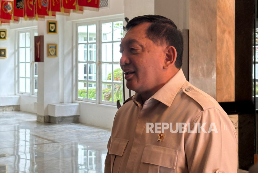 Menhan Sjafrie Sjamsoeddin at the Ministry of Foreign Affairs office, Central Jakarta, Wednesday (15/10/2025).