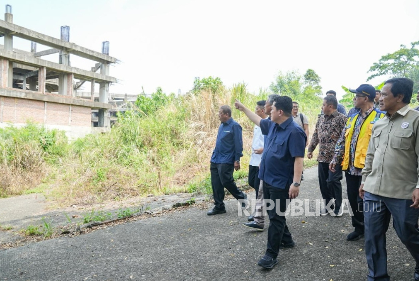 Menteri Pemuda dan Olahraga Erick Thohir mengunjungi fasilitas olahraga Pusat Pendidikan, Pelatihan, dan Sekolah Olahraga (P3SON) Hambalang, Jawa Barat, Rabu (15/10/2025). 