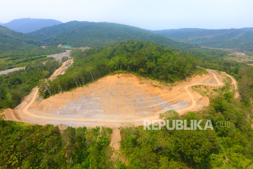 PT Waskita Karya (Persero) Tbk tengah mengerjakan Bangunan Pengarah Bendungan Rukoh di Kabupaten Pidie, Aceh. Corporate Secretary Waskita Karya Ermy Puspa Yunita menyatakan proyek tersebut dibangun dalam dua paket pekerjaan. 