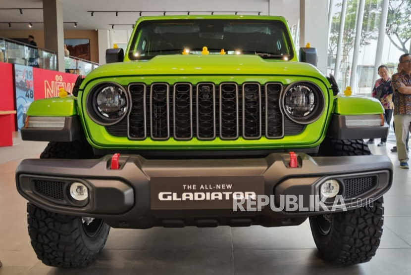 Jeep Hadirkan Gladiator dan Wrangler Terbaru di Diler Baru Gading Serpong, Harga Mulai Rp2,2 Miliar